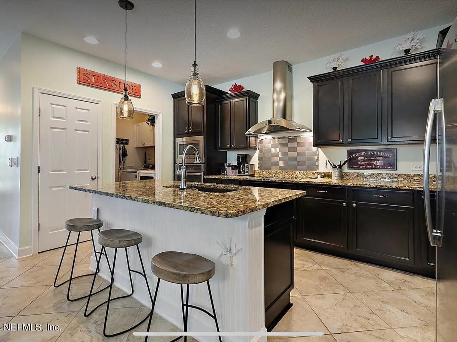 3 bed, 2.5 bath, 2556 sqft, $5,200 — Photo 3