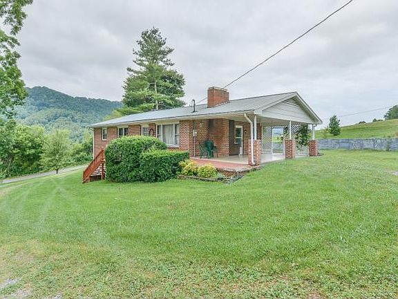3rd image of 922 White Pine Ln