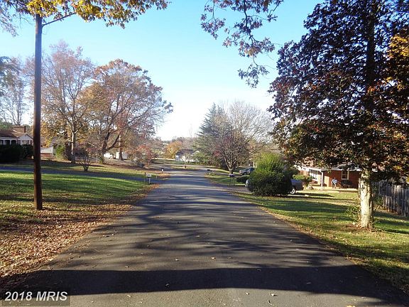3rd image of 221 Lesco Blvd
