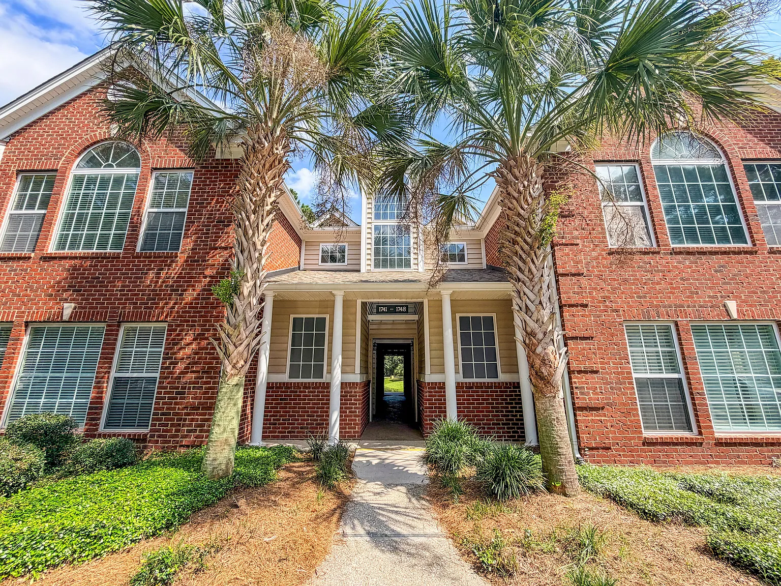 3 bed, 2.0 bath, 1633 sqft, $3,000 — Photo 4