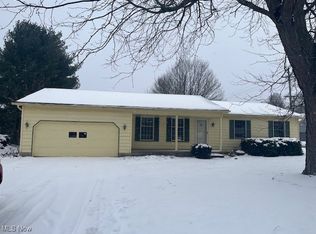 1101 Lantern Ln, Niles, OH 44446