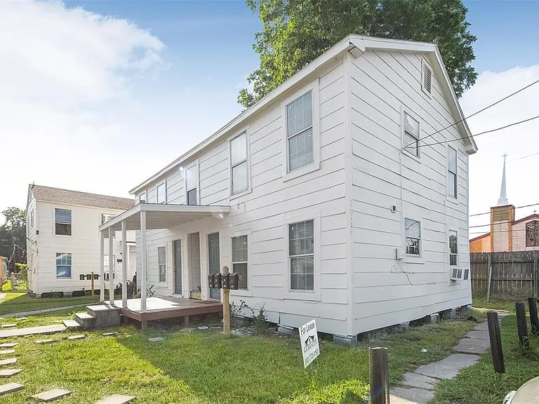 1911 Benson St #2 — Photo 9