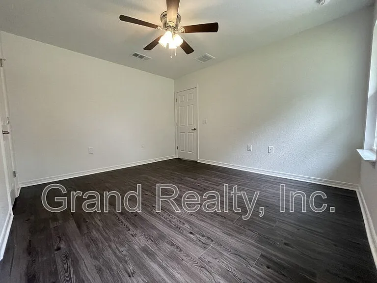 6217 Fox Run St — Photo 8