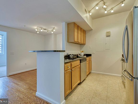 5th image of 880 N Pollard St APT 1022