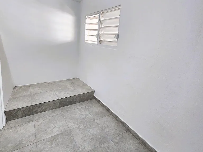 F38 Royal Gardens Calle Alicia — Photo 8