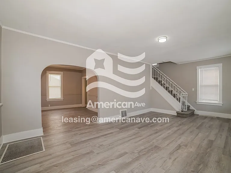 1649207_004_wm_-_living_room_13490179.jpg