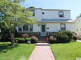 21 Hazel Pl, Lynbrook, NY 11563