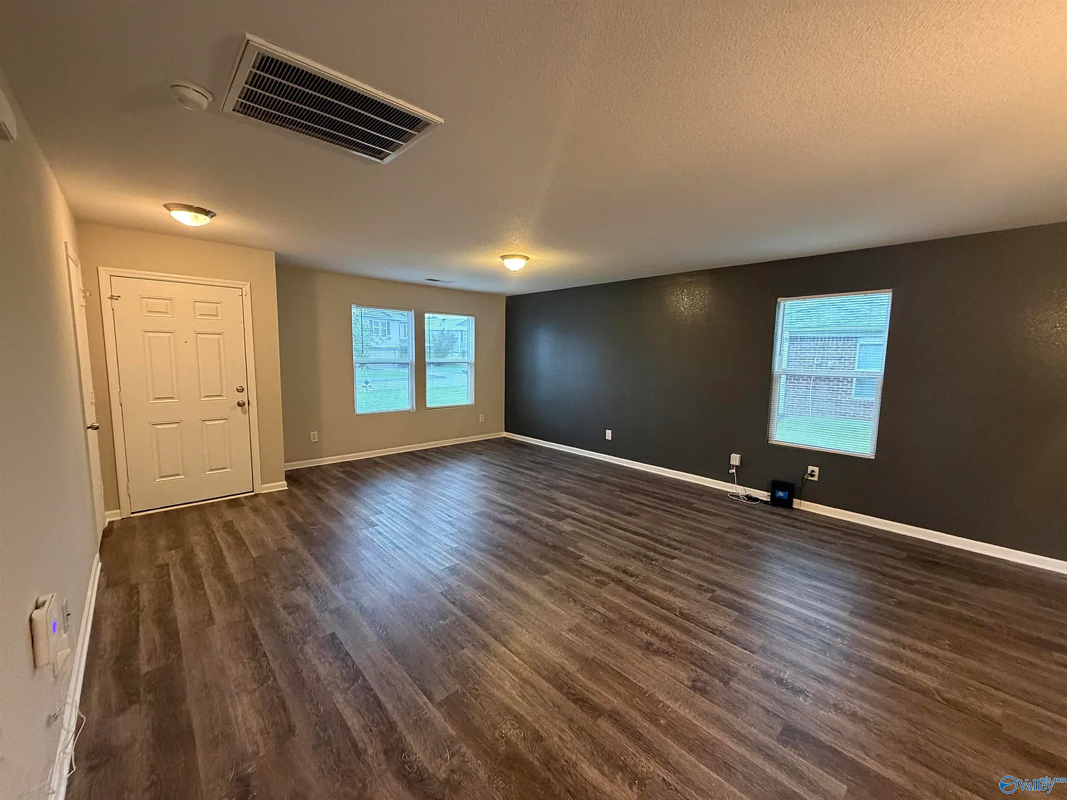 3 bed, 2.5 bath, 2112 sqft, $1,850 — Photo 2