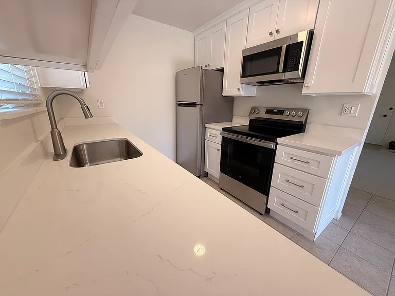 190 Sierra Dr #C — Photo 14