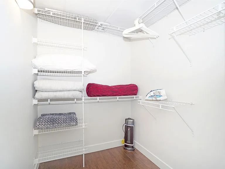 1045 Richards St — Photo 16
