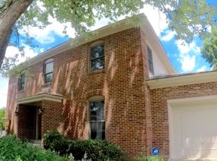 10603 Chertsey Pl, Douglass Hills, KY 40243