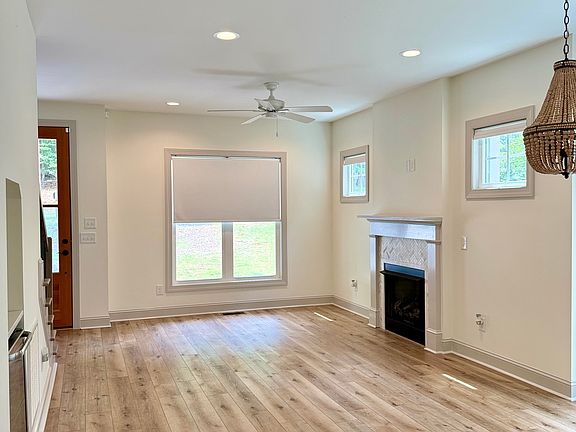 3rd image of 420 N Ridge St