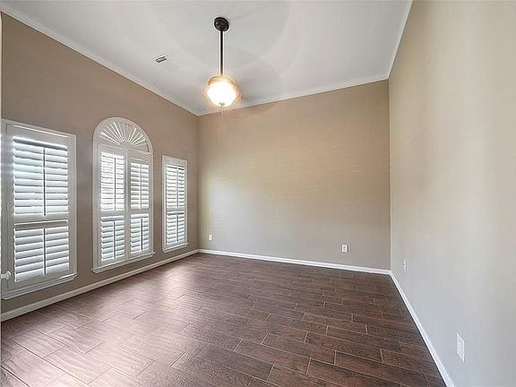 5th image of 412 Magnolia Way
