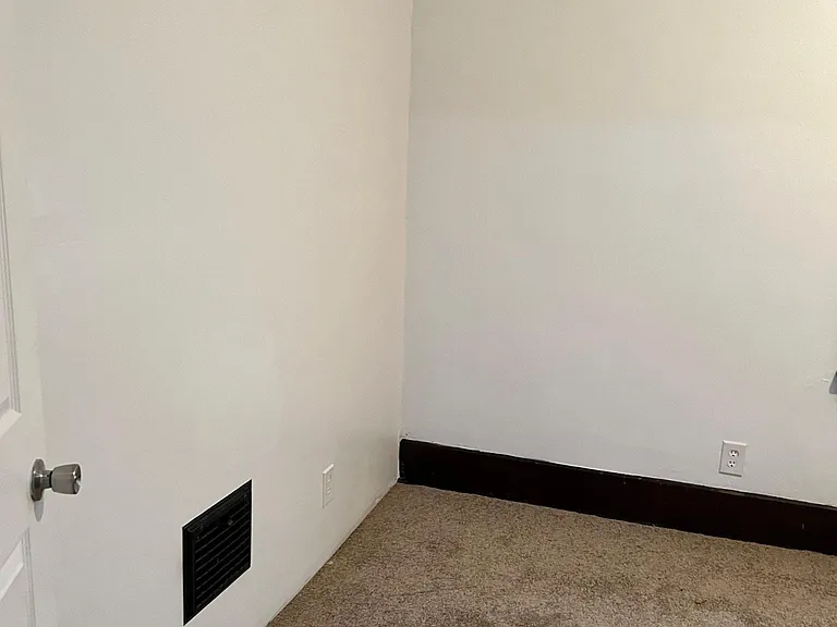 1704 W 8th St — Photo 19