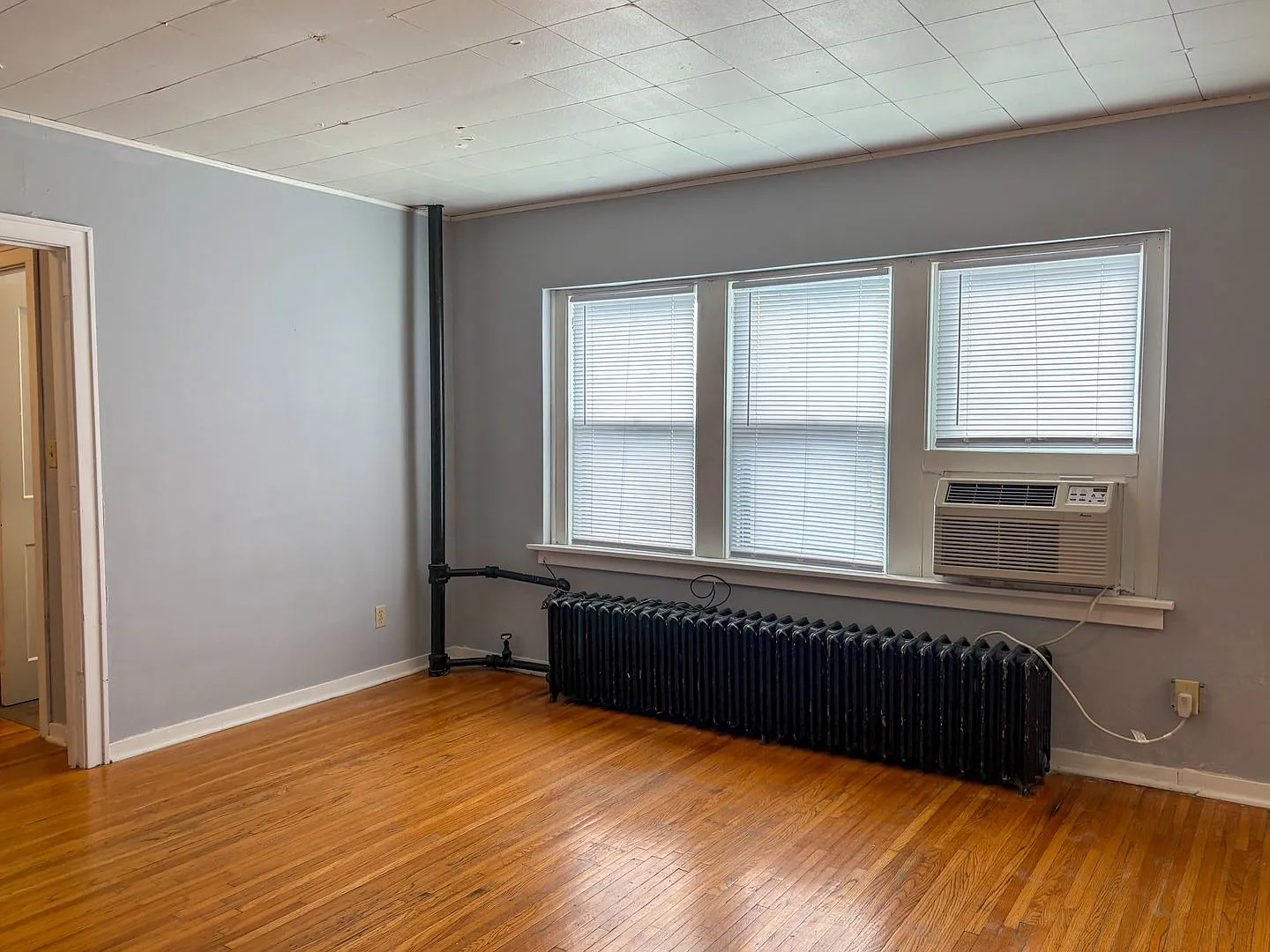 648 S 12th - 12H Apartments — Photo 3