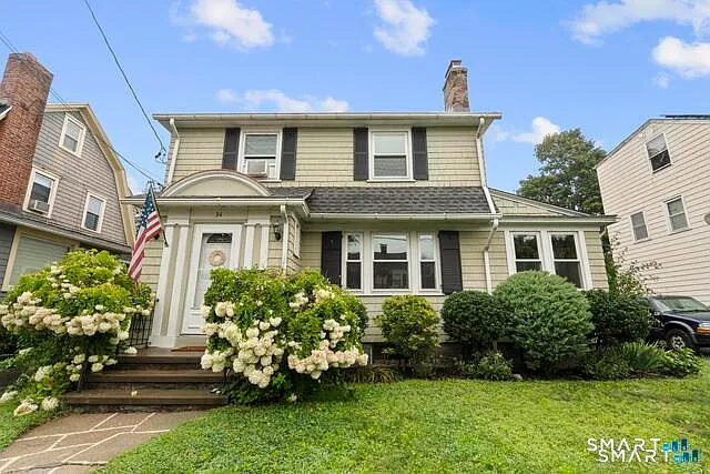 4 bed, 1.5 bath, 1977 sqft, $3,700 — Photo 2