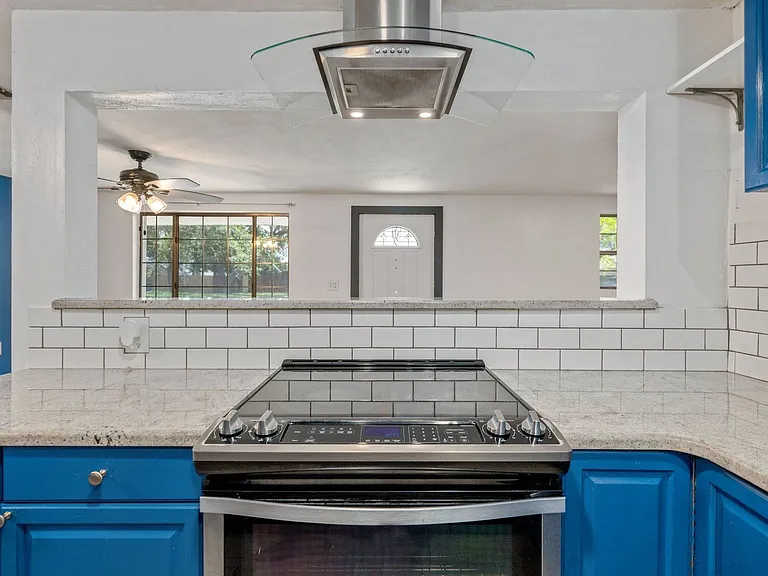 205 Pine St — Photo 13