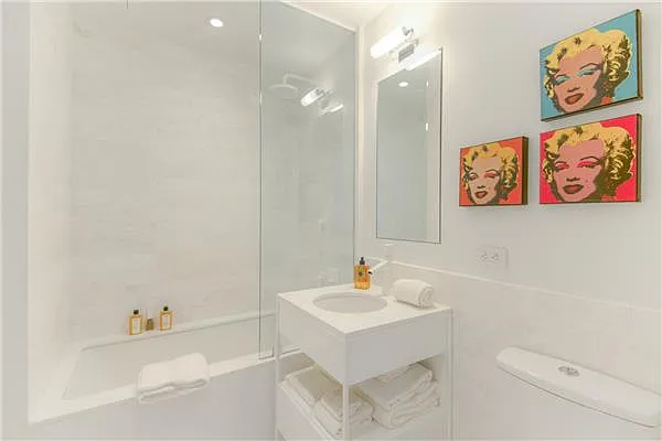 Sold by (Legacy) Elegran | media 17