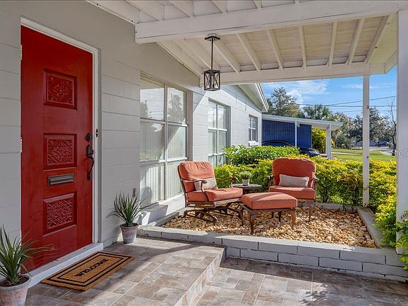 2nd image of 2703 Illinois St