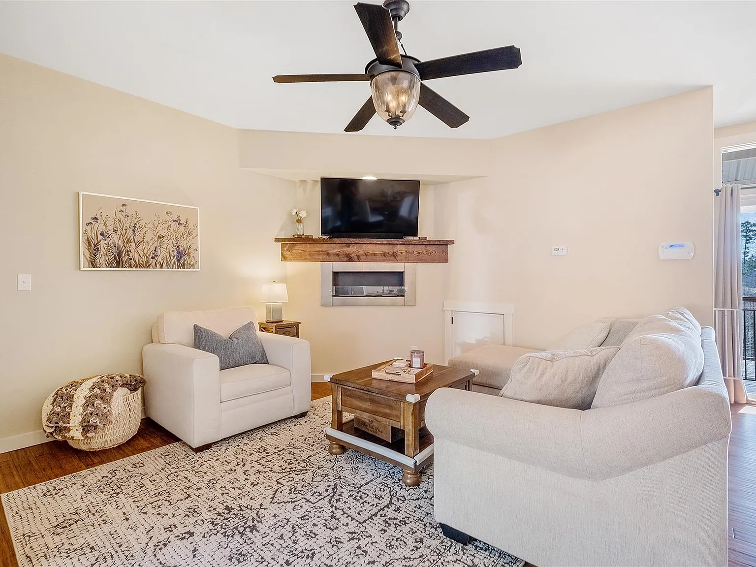4 bed, 2.0 bath, 1686 sqft, $2,200 — Photo 3