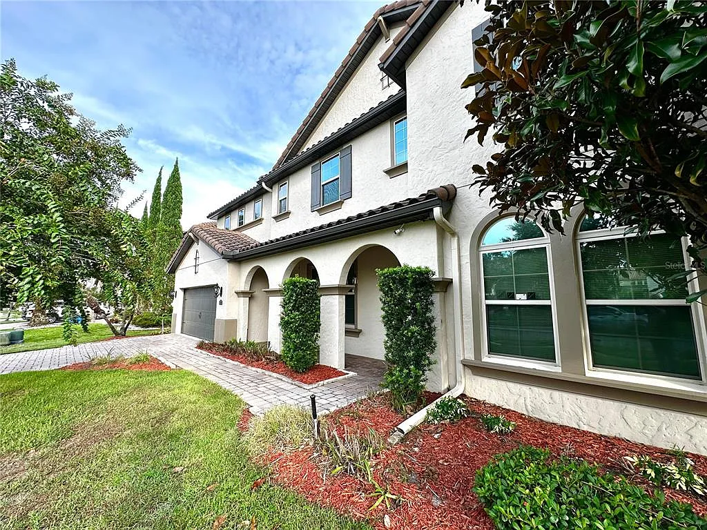 4 bed, 3.5 bath, 3306 sqft, $6,300 — Photo 3