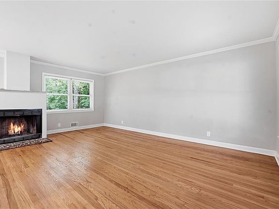 5th image of 2167 Cloverdale Dr