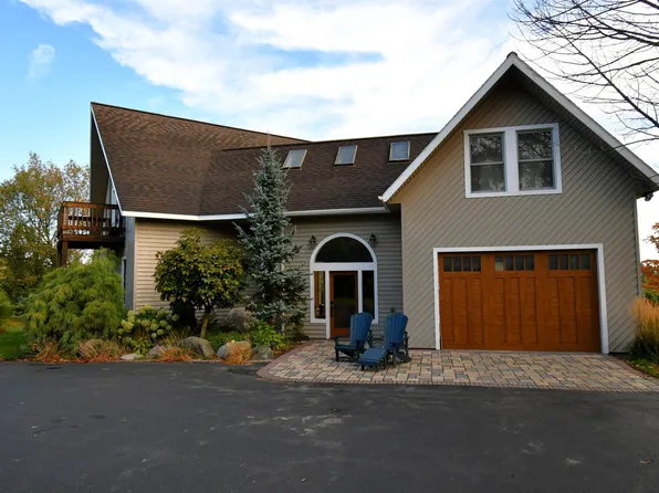 4020 Pops Rd, Charlevoix, MI 49720