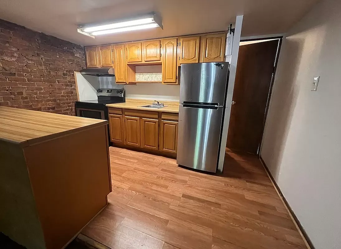 Building Photo - 578 Greene Ave #1