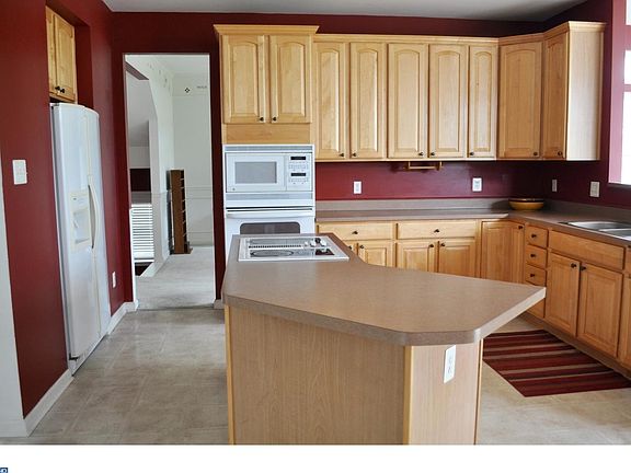 5th image of 633 Corbit Dr