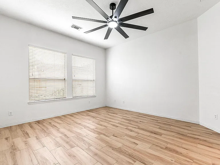 28259 Daystrom Ln — Photo 24