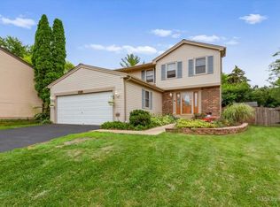 642 Shining Water Dr, Carol Stream, IL 60188