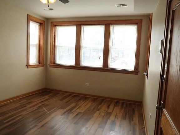 2nd image of 4446 W Walton St #G