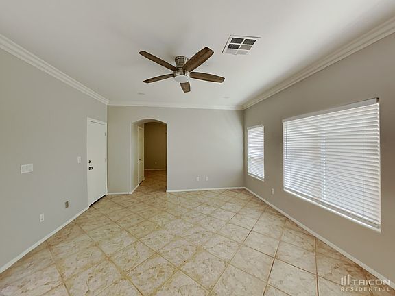 3rd image of 10748 Balmoral St