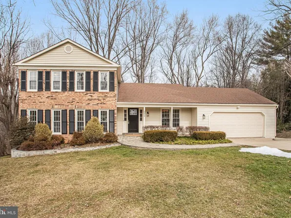 9824 Fosbak Dr, Vienna, VA 22182