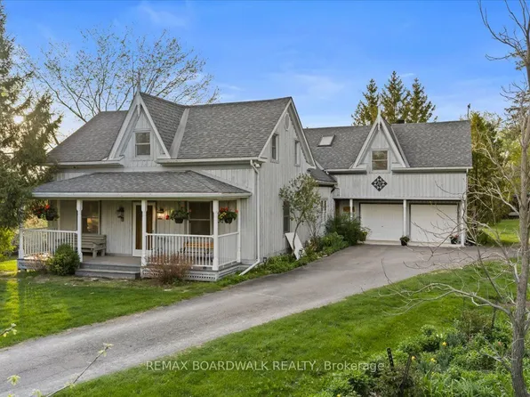 2464 Scrivens Dr, Ottawa, ON K0A 2P0