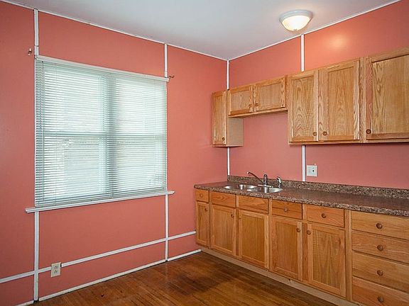 3rd image of 447 E 38th St