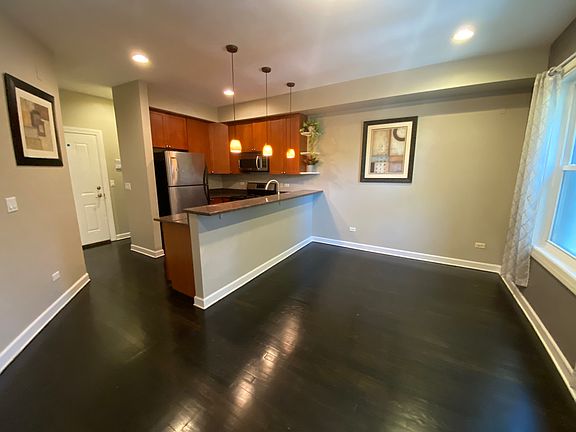 5th image of 1900 W Byron St #2