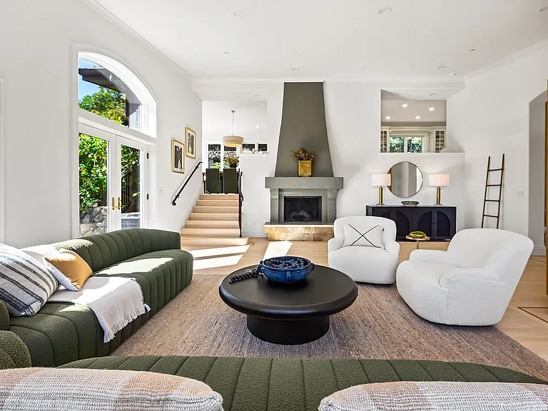 33 Acorn Way — Photo 4