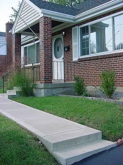 1st image of 121 E Crest Dr