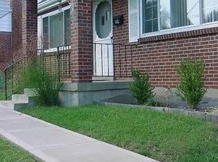 121 E Crest Dr, Reading, OH 45215