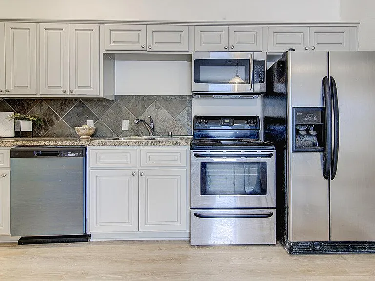 2106 Cullen Ave #208 — Photo 13