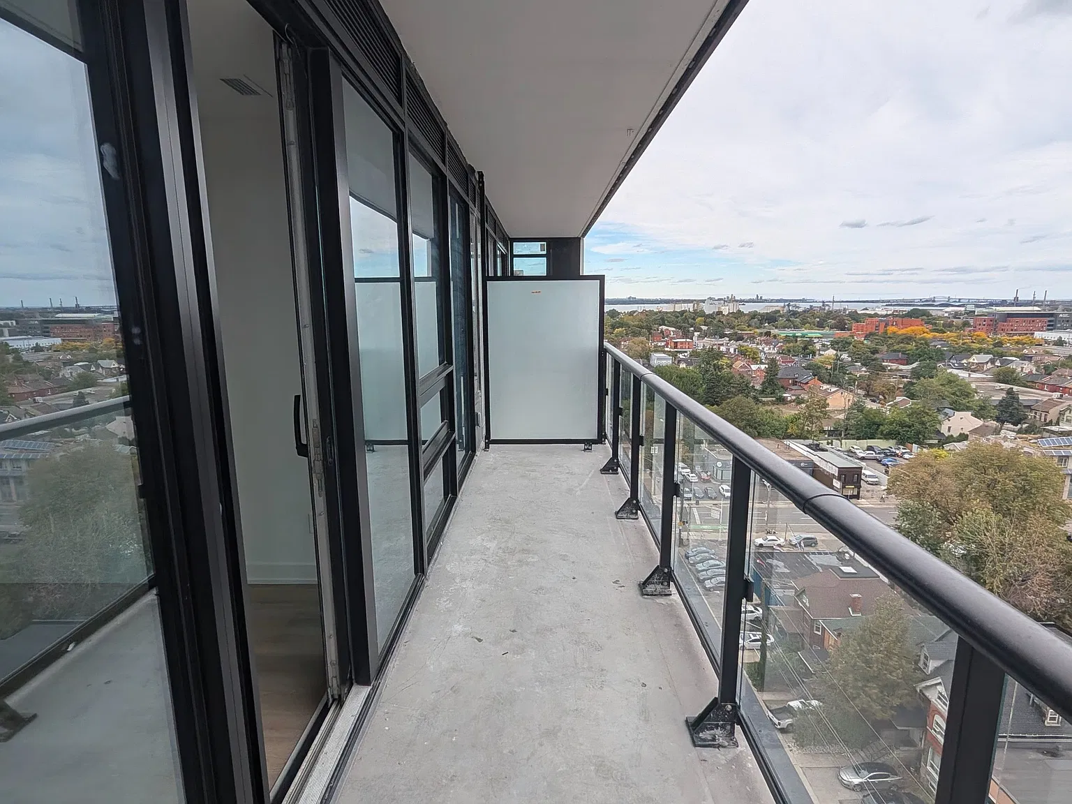 101 John St S — Photo 2