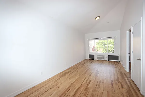 Rented by Nooklyn NYC LLC | media 2
