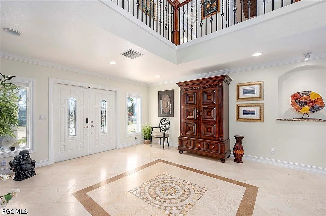 5 bed, 5.0 bath, 4394 sqft, $6,000 — Photo 4
