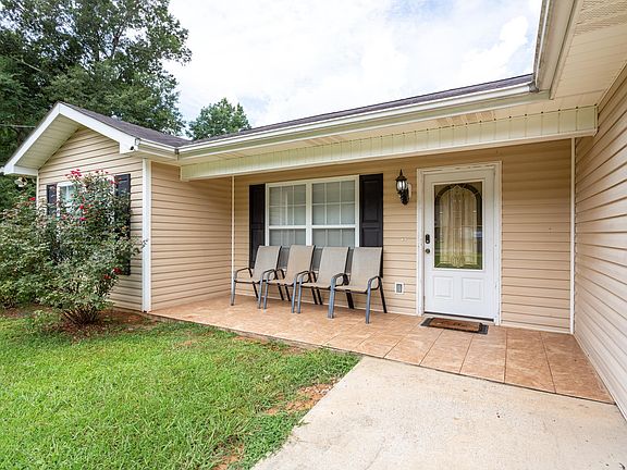 4th image of 387 Rosemary Ln