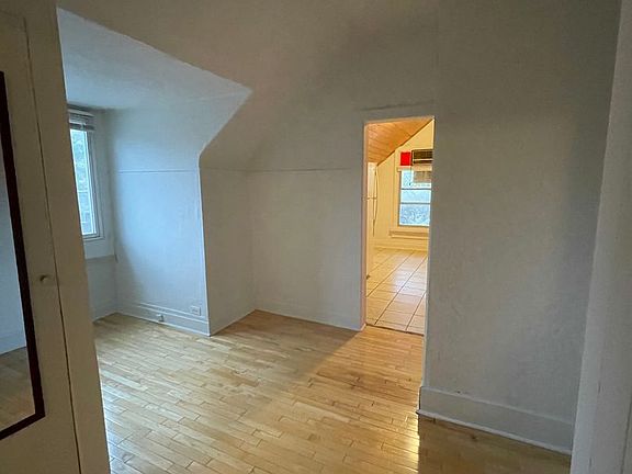5th image of 987 E Bryan Ave #6