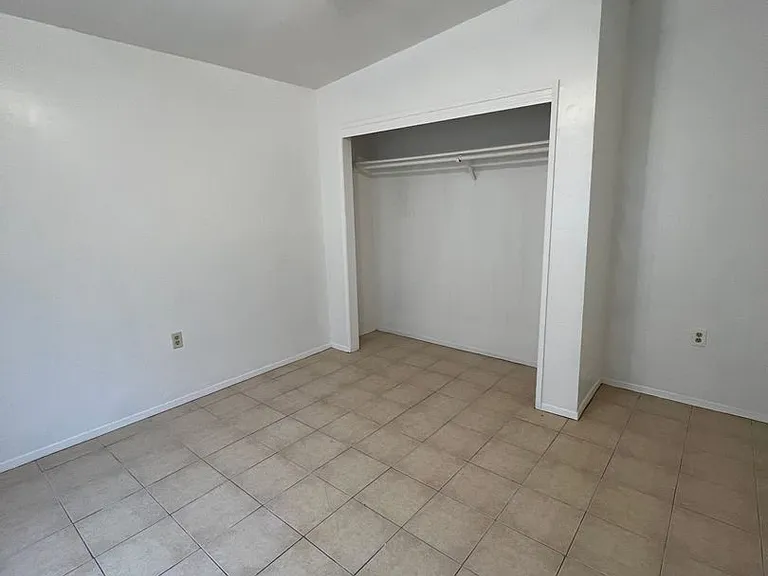 925 Pesante Rd — Photo 4