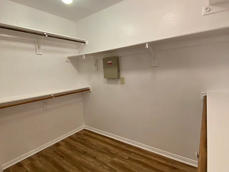 4644 Booth Dr — Photo 32