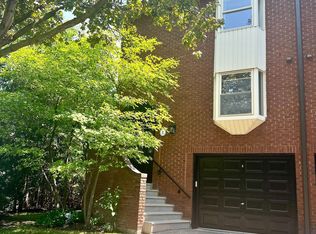 1 Red Maple Ct, Toronto, ON M2K 2T4