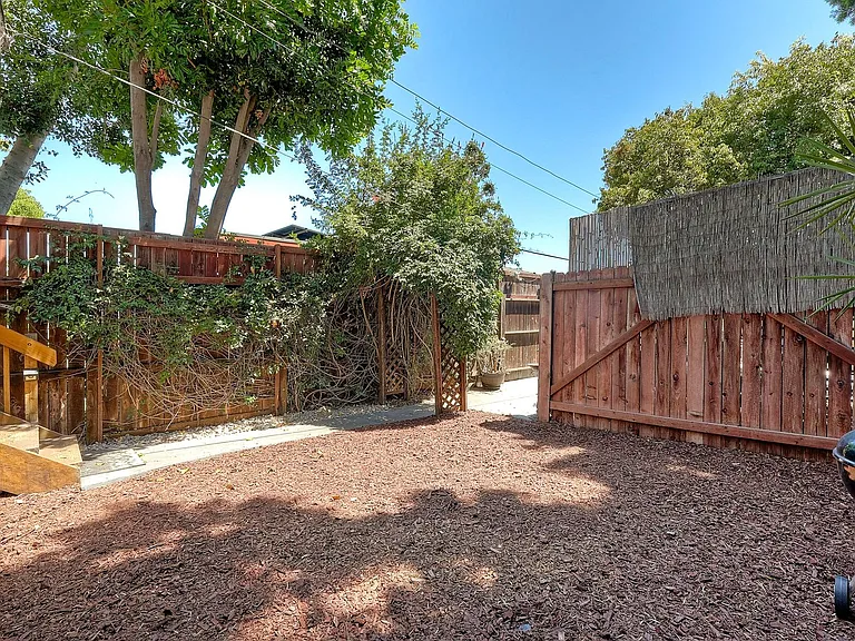 2744 Treat St — Photo 14